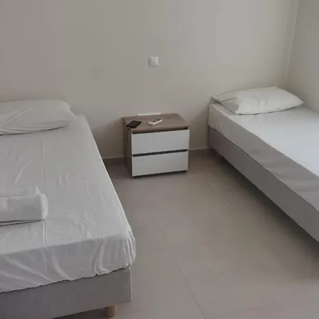 两卧室公寓-带露台花园 * La Canée