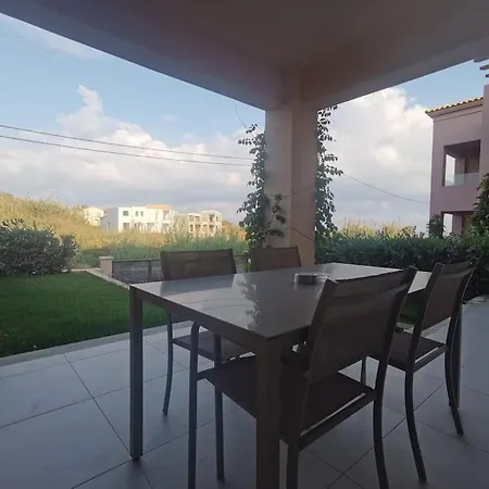 两卧室公寓-带露台花园 Chania (Crete)
