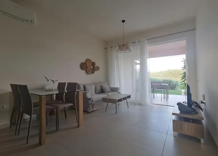 两卧室公寓-带露台花园 アパート ハニア